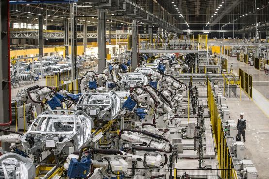 Bloomberg viết về kế hoạch của tỷ phú Phạm Nhật Vượng đưa Vingroup ra thế giới